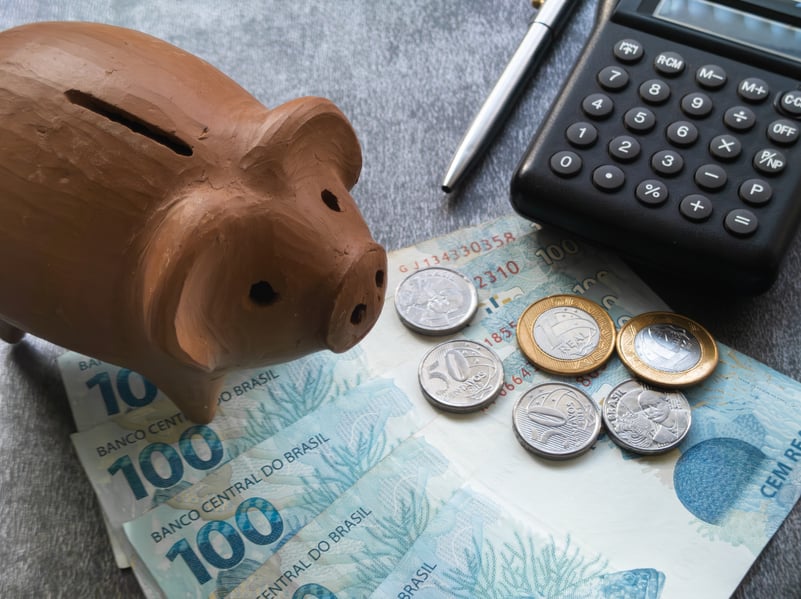 finance-concept-one-hundred-reais-bills-coins-with-calculator-pen-brazilian-money
